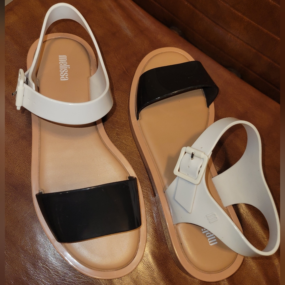 Melissa Mar Sandal Black & White Two Toned size US 8 EU 39